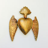 Corazón dorado alado