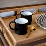 Taza enlozada negra
