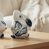 Conejo cerámica blanco azul